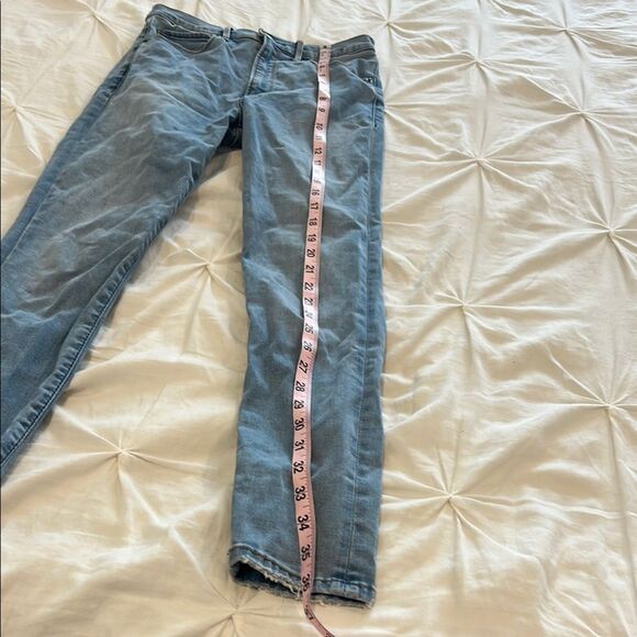 Abercrombie & Fitch Women's Ultra High-Rise Super Skinny Light Wash Jeans Size 2 - Picture 3 of 10